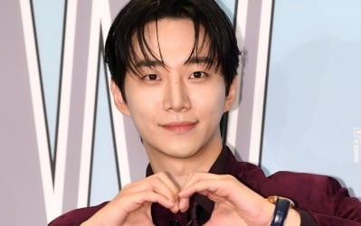 이준호, 김민하와 ♥핑크빛 이어 겹경사 터졌다…팬미팅 'STUNNING US' 전석 매진