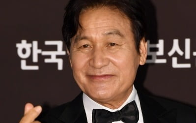 [공식] 안성기, 심정지 상태로 응급실行…소속사 "건강 악화, 의료진 조치 하에 치료받는 중"