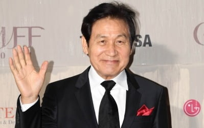 [속보] '혈액암 투병' 안성기, 심정지 상태로 병원 이송…위중한 상태