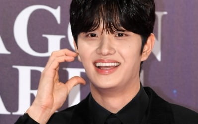 김재원, '10살 연상' 김고은과 ♥핑크빛 앞두고 겹경사…데뷔 첫 단독 팬미팅 매진→성료