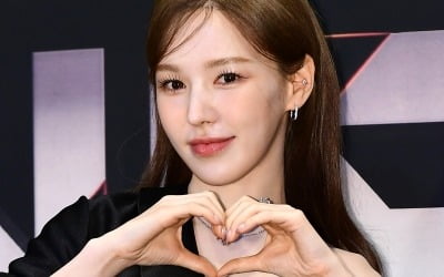 ウェンディ、コートのポケットに手を入れて一緒に歩きたい女性歌手1位に選ばれる