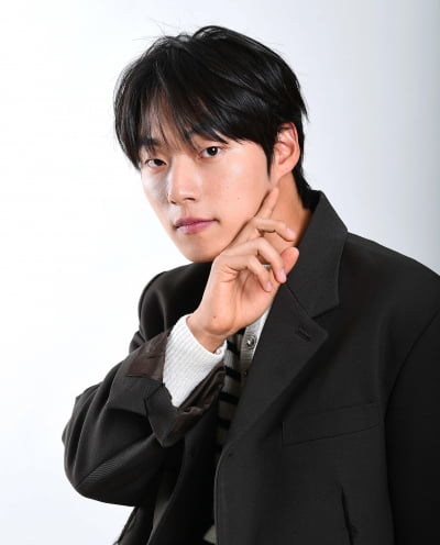 8년 전 '프듀' 55위로 탈락한 무명 연습생의 인생역전…한석규와 호흡 후 신인상 "초심 잃지 않을 것"