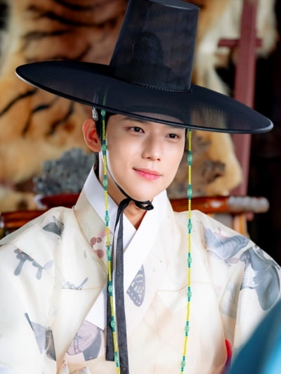 변우석·이채민 바통받을 '191cm' 문짝남 등장…문상민, '5살 연상' 남지현과 ♥핑크빛 호흡 ('은애하는')