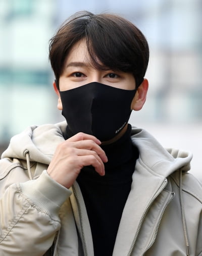 가수 디셈버 DK, 깜짝 은퇴 소식 알렸다…"두 달 앞당겨져, '비긴어게인' 끝나고 모레쯤 예정" [종합]