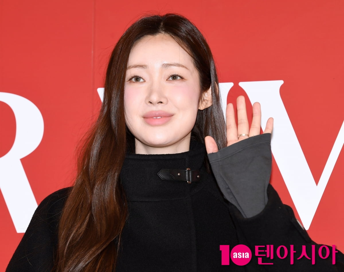 차정원, 청순미 뿌리며 입장...우수에 찬 눈빛[TEN포토+]