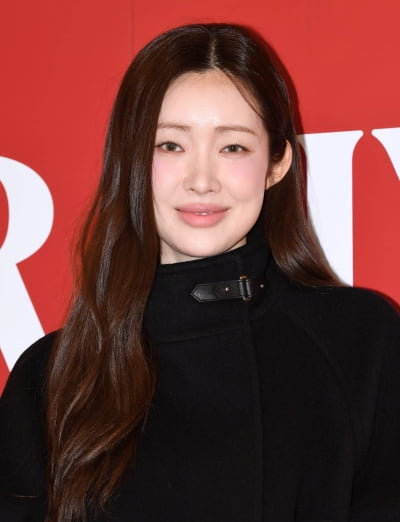 차정원, 청순미 뿌리며 입장...우수에 찬 눈빛[TEN포토+]