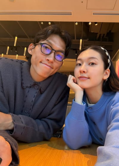 모델 김진경, '연봉 20억' 남편 위해 고급 식당으로…"♥내 짝꿍" 공개 럽스타