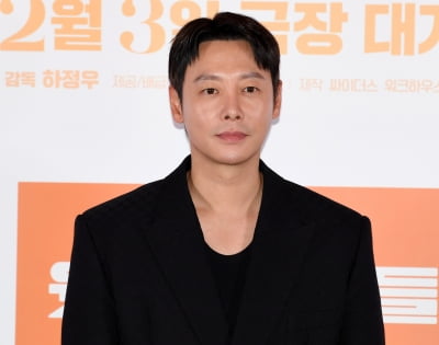 "하정우가 보내준 시나리오 보고 식겁해"…'예비 아빠' 김동욱, ♥결혼 3년 차에 속내 고백 ('전현무계획')