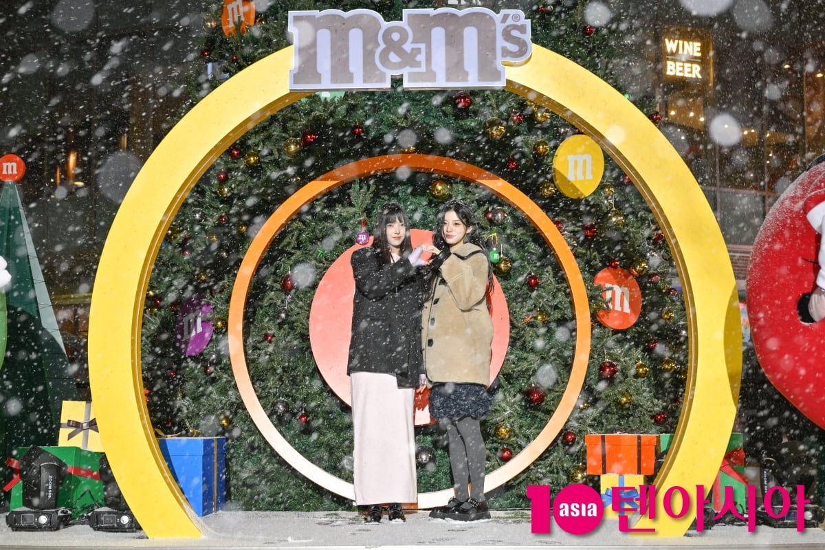 아일릿 윤아-민주, 청순미 뿌리는 하트[TEN포토]