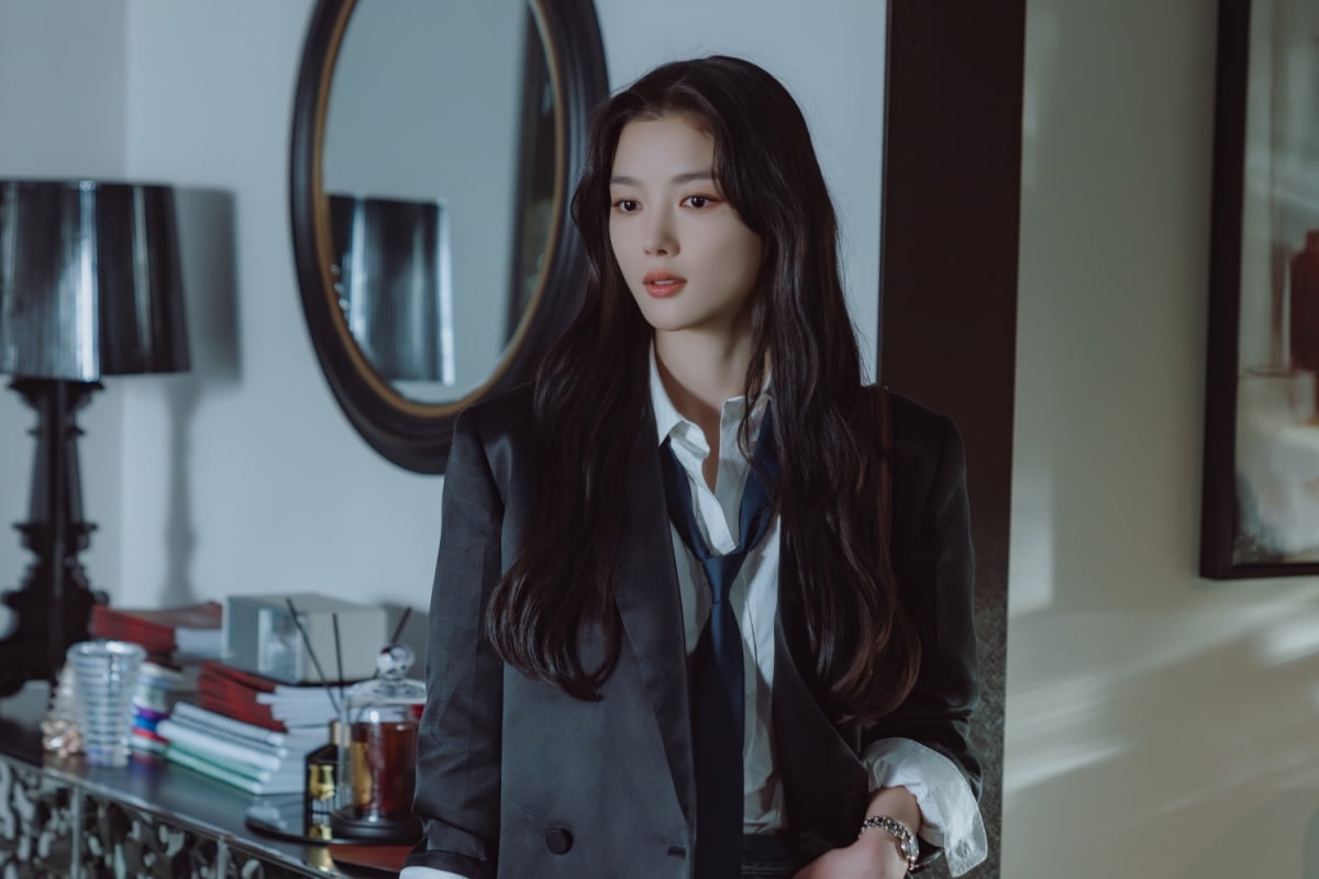 김유정, 19금 제대로 통했다…차 사고 후 행방불명, 원작과 다른 결말 '친애하는X'