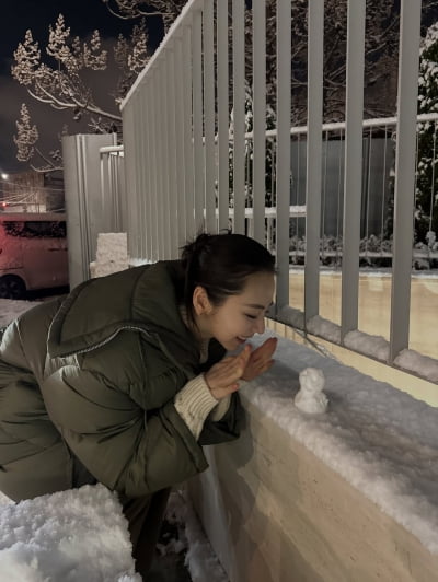 '33세' 안소희, 올백머리에 맑은 소녀미 뽐냈다…나이 안 믿겨 눈사람도 반하겠네