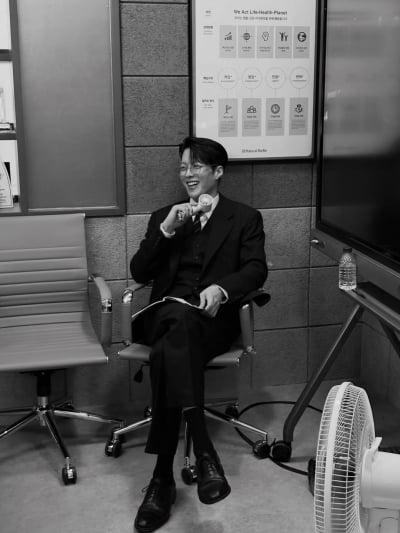 '33세' 장기용, 시청률 6.7% 찍고 '레전드 갱신…수트핏에 여심 저격 비주얼