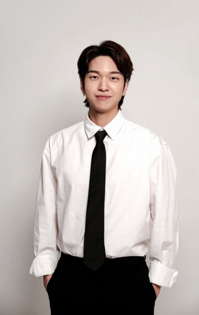 유명 아이돌 러브콜 끊이지 않는 이유…대세 신인들 흥행 공식 '유재필' [인터뷰②]