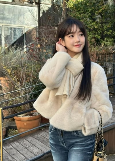 '이승기 처형' 이유비, 3개월 만에 SNS 업로드…장원영 닮은꼴로 '급변'