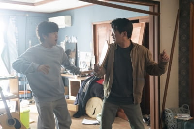 뻘짓 하는 허성태…정보원과는 상극, 썸녀와의 작전은 실패('정보원')