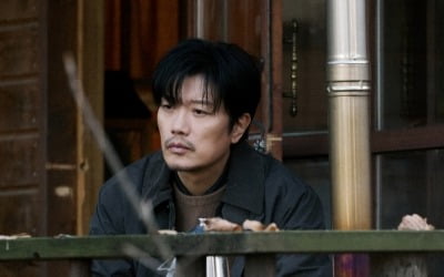 김필, 박희순과 손잡았다…신곡 'Dry Flower' 영화급 뮤직비디오 예고