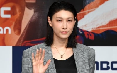 시청률 2.2%→5.8% 급등했다더니…'신인감독 김연경' 굿즈 재출시로 흥행 잇는다