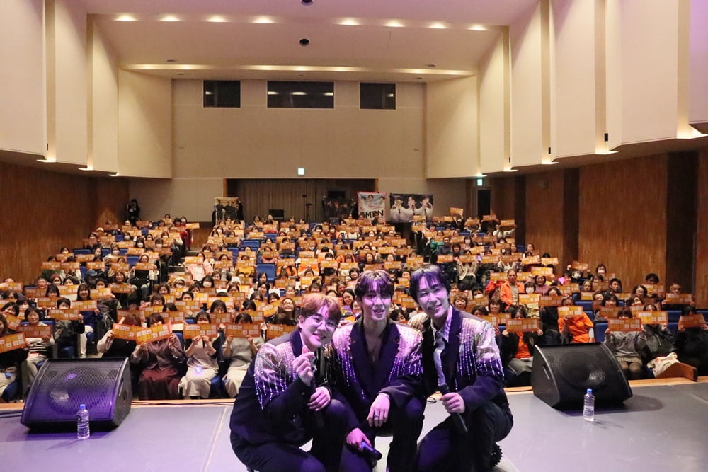 삼총사, K-트로트 새 주자…일본 사로잡았다