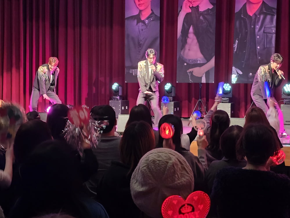 삼총사, K-트로트 새 주자…일본 사로잡았다