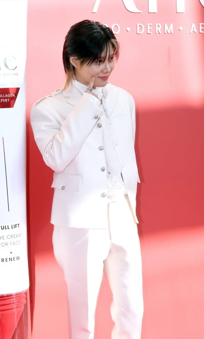 태민, 백마 탄 왕자님...수줍은 하트[TEN포토+]