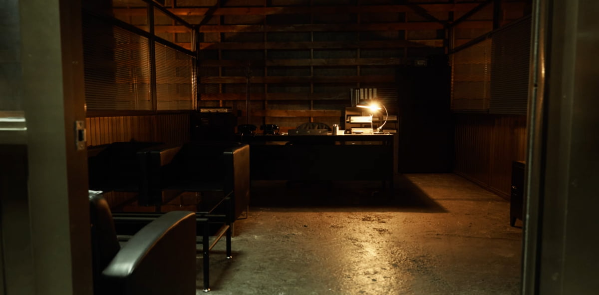 '올빽머리' 현빈, 회사 사무실 공개됐다…각 잡혀있네('메이드 인 코리아')