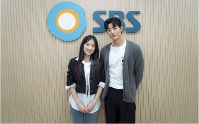 김혜윤, 변우석 이어 또 설레는 키 차이…183cm 로몬과 로맨스 호흡 ('오늘부터 인간입니다만')