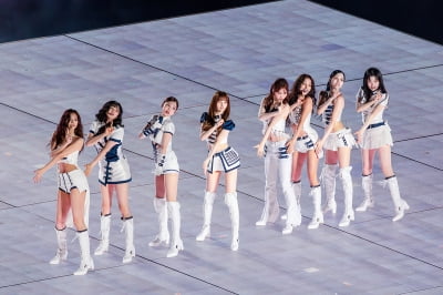 트와이스, K팝 걸그룹 최초 ‘홍콩 카이탁 스타디움‘ 입성