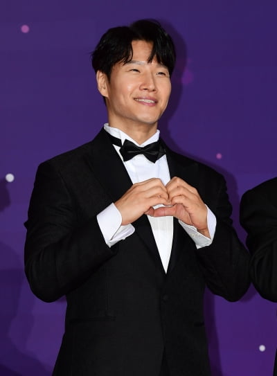 "무섭다" 김종국도 말 잃었다…피 튀기는 살벌한 육탄전에 '깜짝' ('잘빠지는 연애')