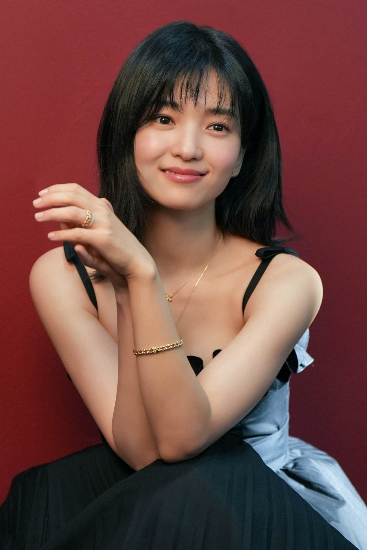 김태리, 목걸이는 73만원·팔찌는 731만원…가격 범위 넓은 연말 스타일링