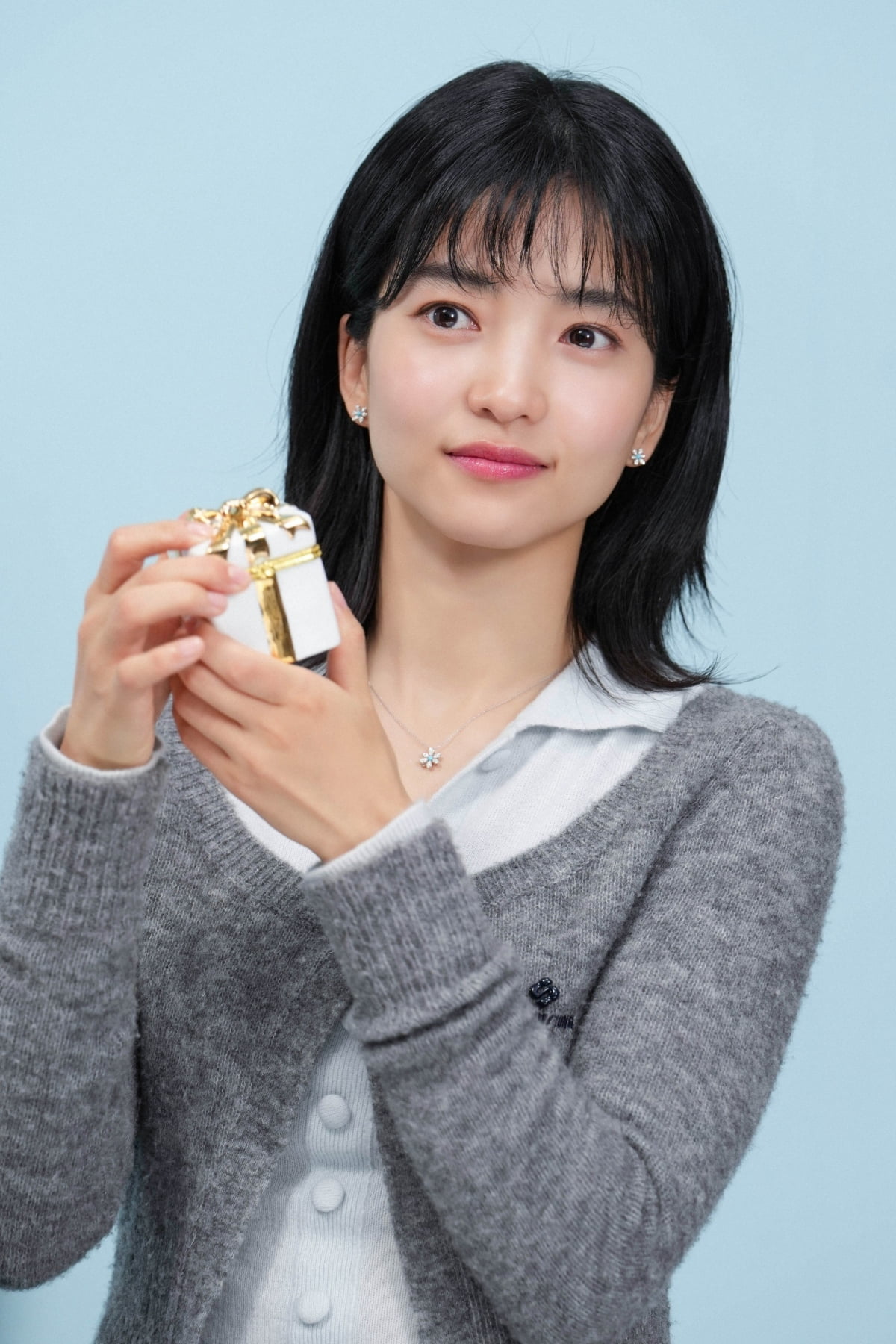 김태리, 목걸이는 73만원·팔찌는 731만원…가격 범위 넓은 연말 스타일링