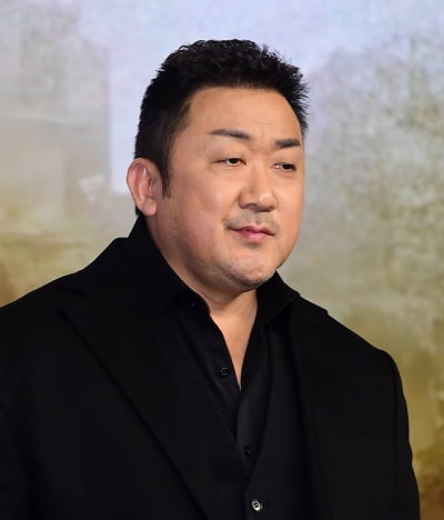 연예계 한창 뒤집혔는데…마동석, 제대로 사고쳤다 '아이엠복서' 화제성 싹쓸이 [TEN이슈]