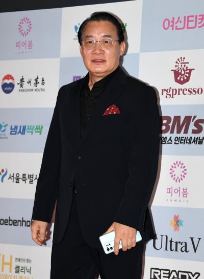 ドクゴ・ヨンジェ、2025ソウル国際映画大賞授賞式に出席