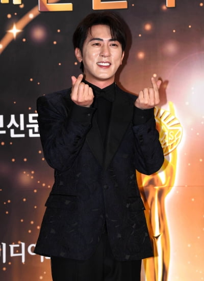 Comedian Kim Won-hoon Attends the 33rd Korea Culture and Entertainment Awards