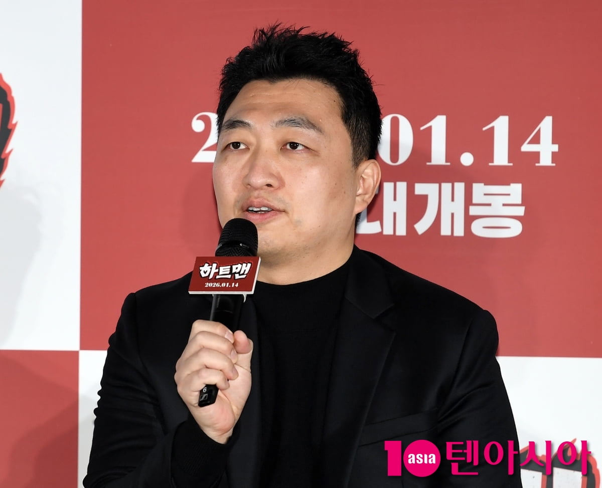 최원섭 감독, 히트맨 대신 하트맨[TEN포토]