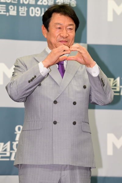 김응수, 64살에 '막내딸' 생겼다…딸만 보면 녹아내리는 K-아버지('길치라도')