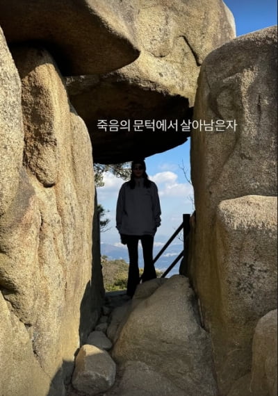 한예슬 "죽음의 문턱서 살아 남아"…빨간색 사용해 '♥10살 연하 남편' 응징