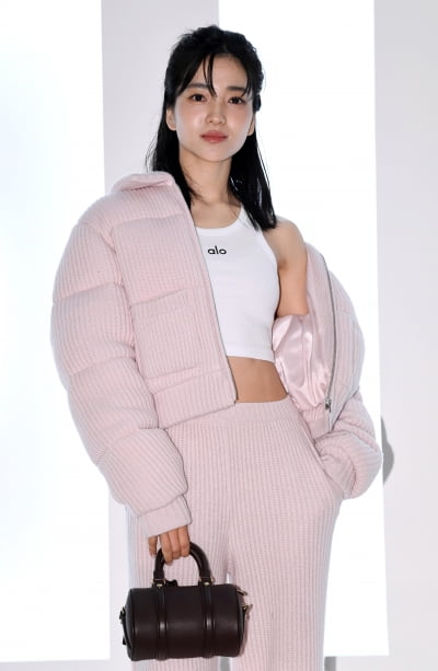 김태리, 핑크빛 꽃미소...살짝 보이는 복근[TEN포토+]