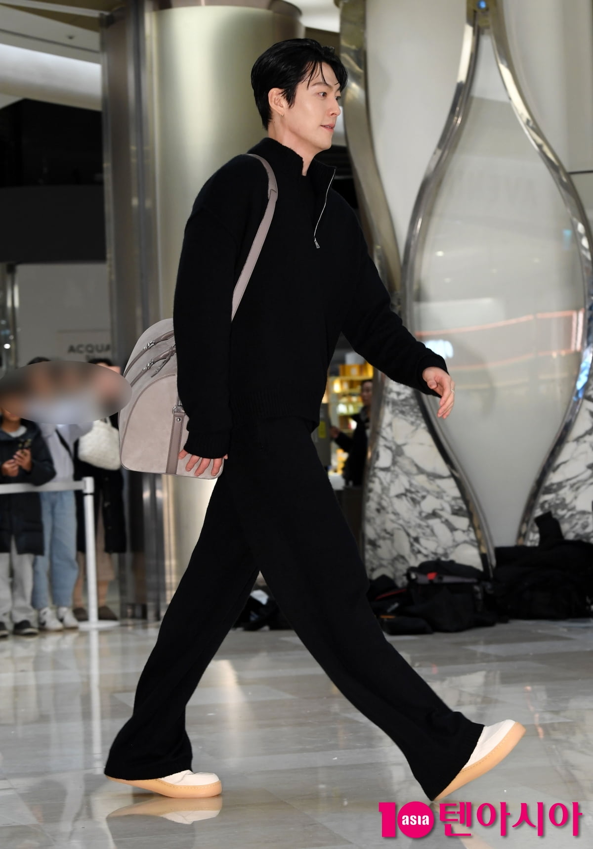 김우빈, ♥신민아 예비신랑의 화려한 외출[TEN포토+]