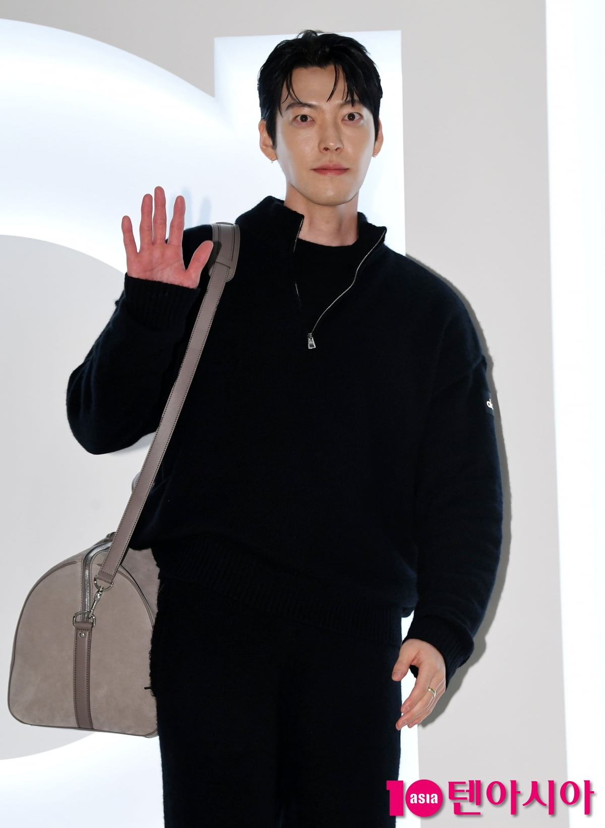 김우빈, ♥신민아 예비신랑의 화려한 외출[TEN포토+]