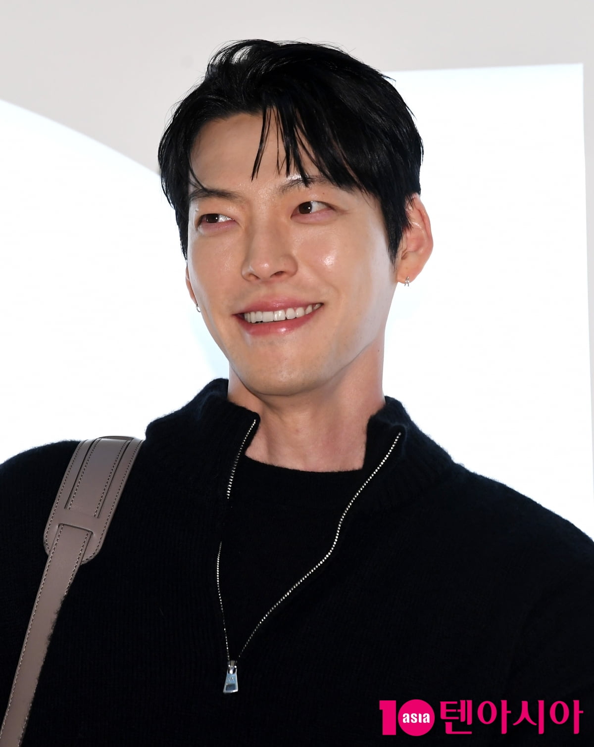 김우빈, ♥신민아 예비신랑의 화려한 외출[TEN포토+]