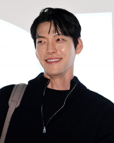 김우빈, ♥신민아 예비신랑의 화려한 외출[TEN포토+]
