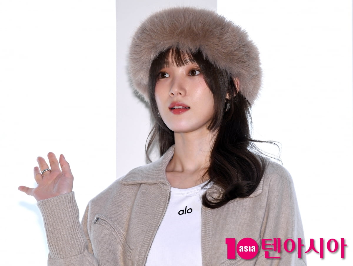 이성경, 핫팬츠+크롭티...섹시한 트레이닝복[TEN포토+]