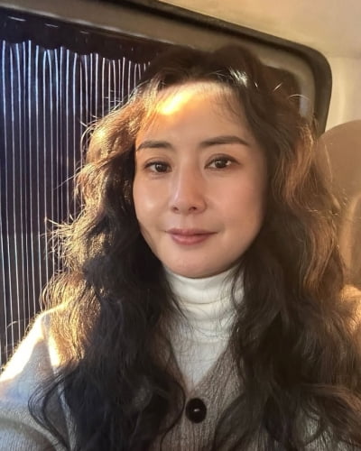 '재벌과 이혼' 최정윤, 재산분할 많을수록 좋다더니 더 젊어져…햇살 아래 청순 미모