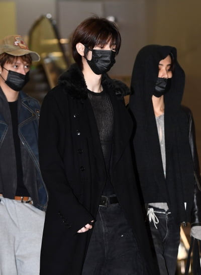 코르티스 주훈, 롱코트 사이 아찔한 시스루[TEN포토]