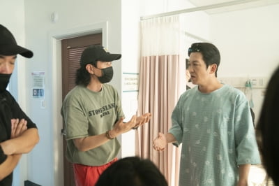 카메라 앞에선 망가지고, 뒤에선 진지하고…허성태·조복래 '정보원', 치열했던 현장