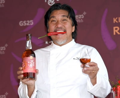 에드워드 리, 즐거운 포토타임...셰프가 사랑하는 술은?[TEN포토+]