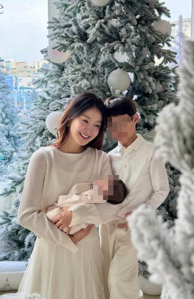 '高까지 학비만 6억원대' 이시영, 귀족학교 보낸 첫째 子와 트리 앞에서