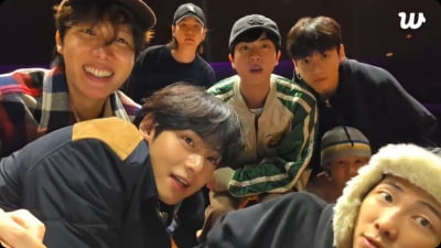 RM "하이브, 빨리 발표 좀, 미쳐버리겠다" 호소…컴백 앞둔 BTS, 7인 완전체 깜짝 라방