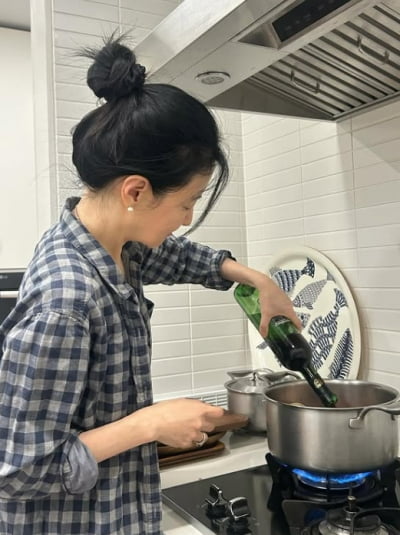 이영애, 머리도 옷도 '대충' 그 자체인데…귀걸이 하나로 빛날 수가 있나