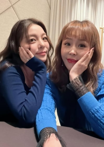 "그 사람은 안 돼" 팬들이 결혼 만류했던 두 가수, 마침내 만났다…옷까지 시밀러룩